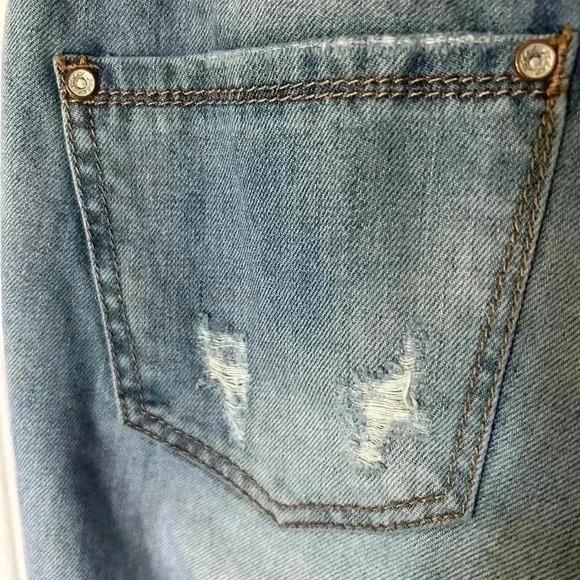 Cudi Jeans size 27. Distressed Denim Straight Jeans. Light wash. - Picture 8 of 13